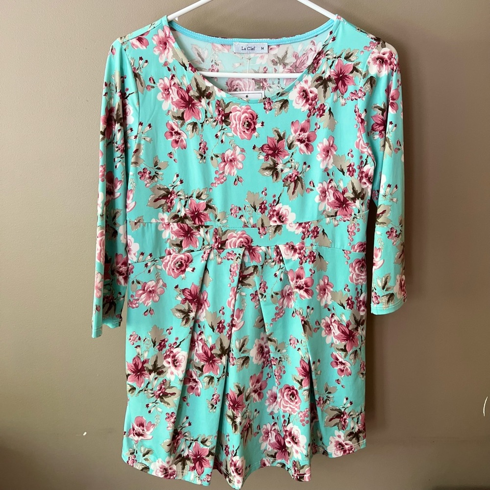 La Clef Maternity top- never worn